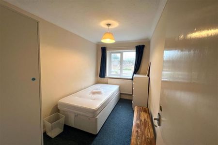 5 bedroom detached house to rent - Photo 4