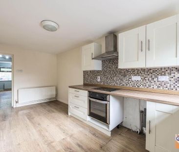 28 Low Road, Lisburn, BT27 4TJ - Photo 3