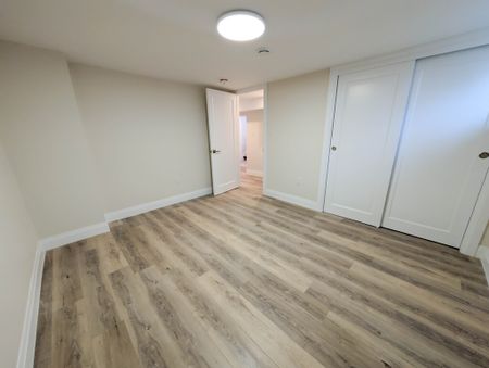 Newly Renovated 2 Bedroom Lower unit in St. Catharines! - Photo 4