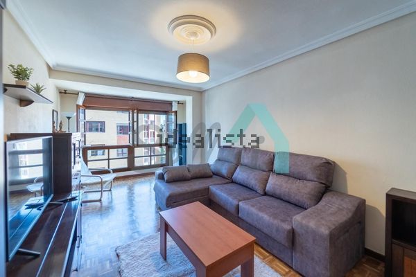 Alquiler de piso en Calle López del Vallado - Photo 1