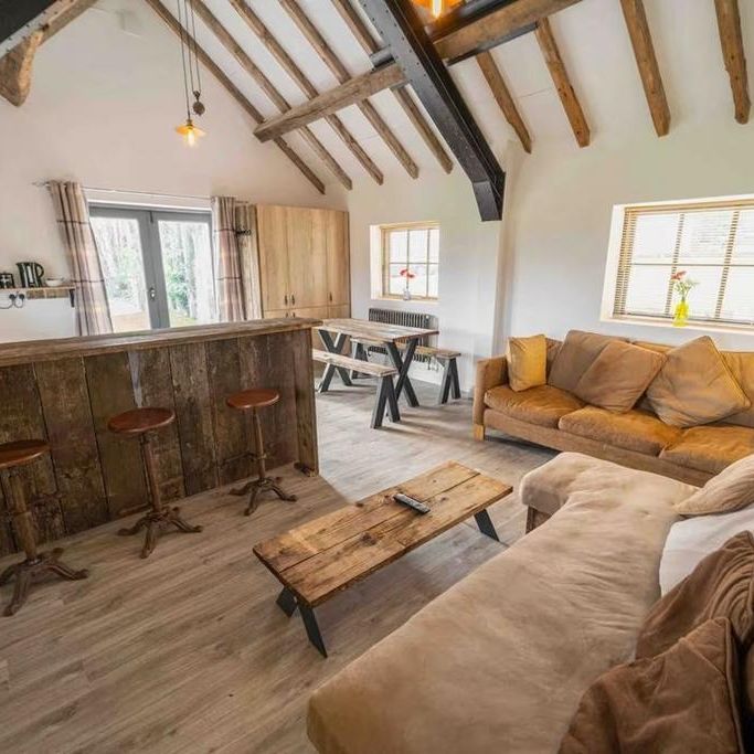 3 bedroom barn conversion to rent - Photo 1