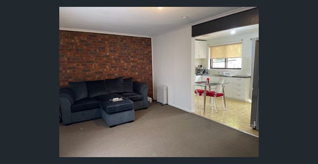 Fresh, central home! - Photo 1