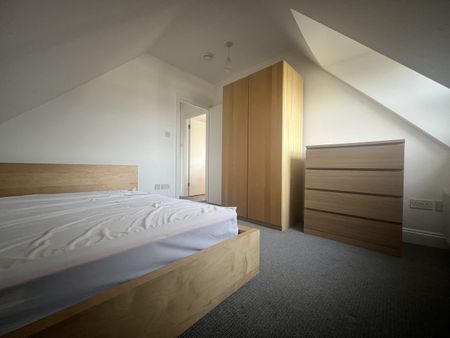 1 Bed Flat, Newburgh Road, W3 - Photo 2