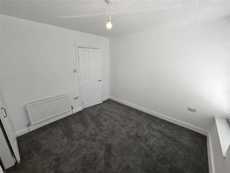 3 bedroom end of terrace house to rent - Photo 5