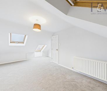 4 bedroom end of terrace house to rent - Photo 1