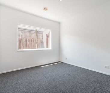 Renovated House In Newtown - Photo 3