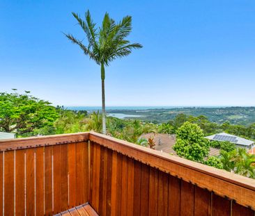 SPACIOUS THREE BEDROOM, DUPLEX WITH AMAZING VIEWS! - Photo 1