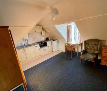 1 bedroom in a house share to rent - Photo 5