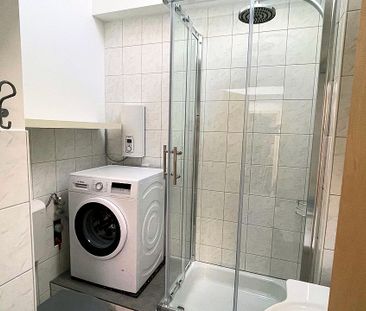 Lichtdurchflutetes, möbliertes DG-Apartment in Dellbrück mit guter ... - Photo 1