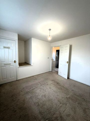 £1,050 PCM, Two Bedroom House with Off-Road Parking and Large Enclosed Garden in Vervain Close, St Fagans, Cardiff, CF5 4PL - Photo 2