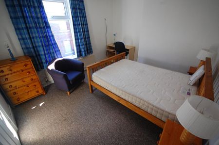 2 bedroom terraced house to rent - Photo 3