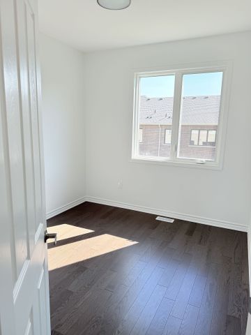 For Lease - 1250 Wheat Boom Drive, Oakville, Ontario - Photo 2