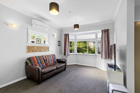 Modern 2-Bedroom Flat in the Heart of Aro Valley - Photo 4