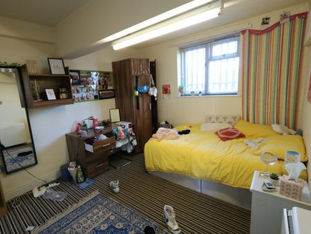 Flat to rent on - Photo 4