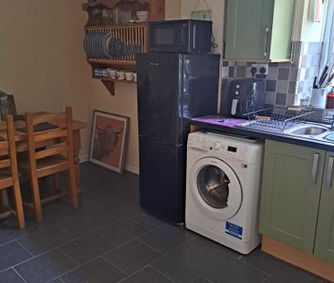 2 bedroom end of terrace house to rent - Photo 6