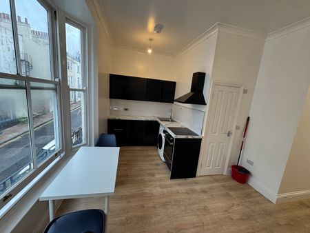Room in a Shared House, Bedford Place, BN1 - Photo 5