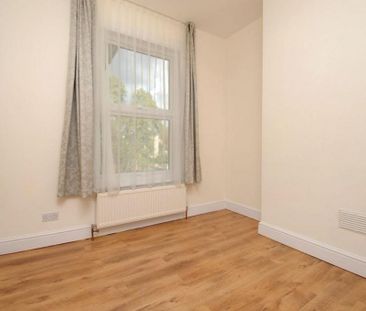 3 bedroom flat to rent - Photo 6