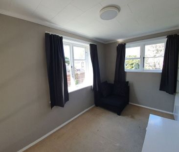 Cosy family home with garden veges - Photo 6