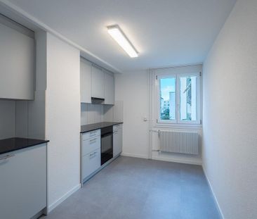 Gepflegte 2.5-Zi Wohnung im 1. OG - Photo 2