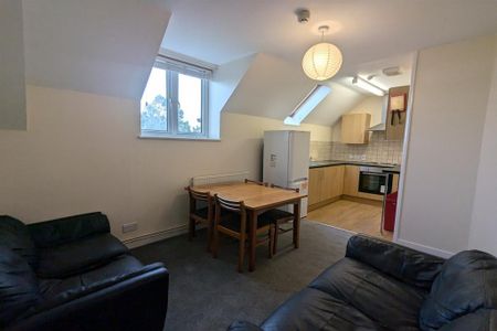 3 bedroom apartment to rent - Photo 4