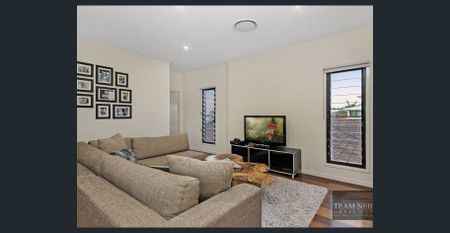 WATER FRONT PROPERTY AT ITS BEST - WALKING DISTANCE TO CAFES & RESTAURANTS - Photo 5