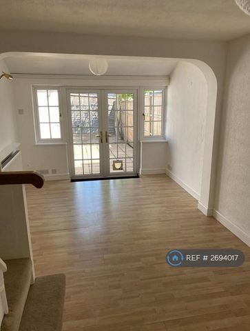 2 bedroom semi-detached house to rent - Photo 2