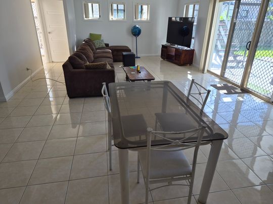 Varsity Lakes - Photo 1