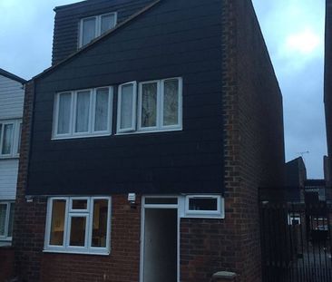 Room in a Shared House, Warwickshire Path, SE8 - Photo 5