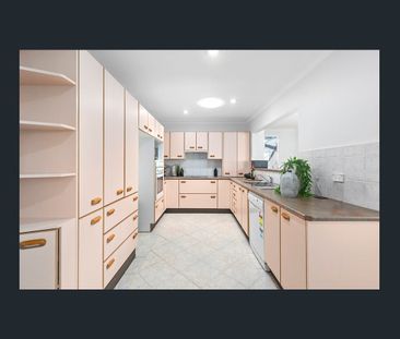 Beautiful family brick home - Photo 5