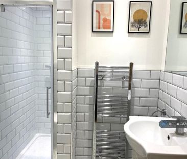 1 bedroom in a house share to rent - Photo 6