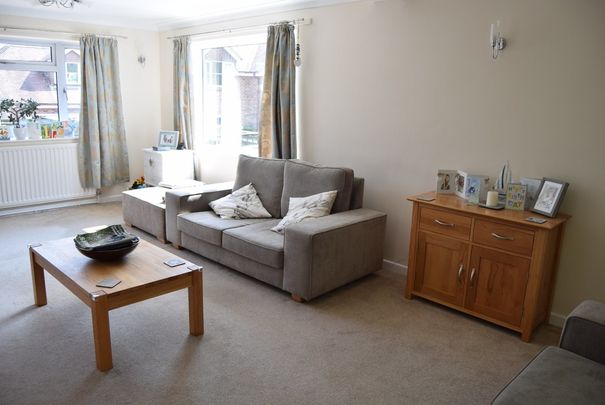 Jennys Lane, Lytchett Matravers, Poole - Photo 1