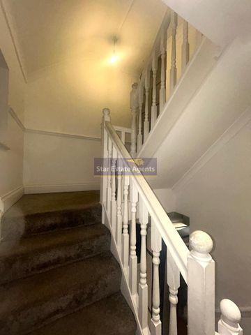 1 bedroom in a flat share to rent - Photo 4