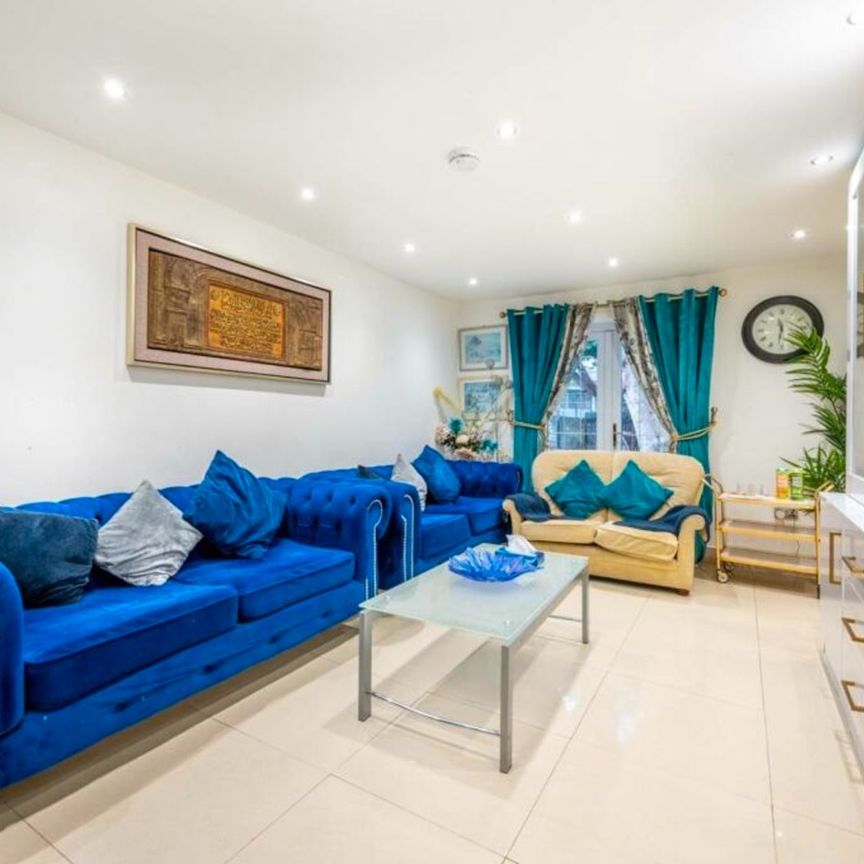 4 Bed Semi-Detached House, Lincoln Road, E13 - Photo 1