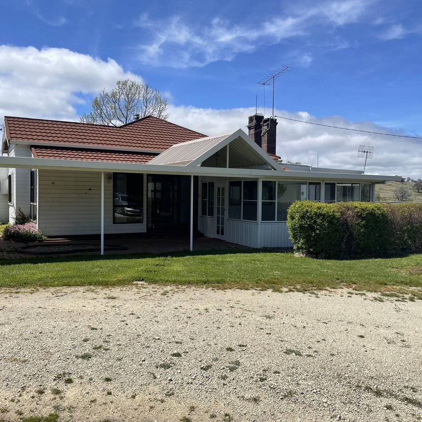 The Homestead "Box Hill"Out of Town - Large Family Home - Photo 1