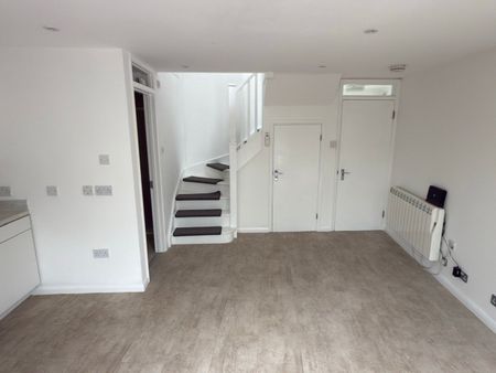 1 Bed Semi-Detached House, Pymmes Mews, N13 - Photo 5