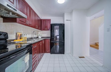 For Lease - 210 Sprucewood Court, Toronto, Ontario - Photo 3