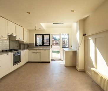 3 bedroom semi-detached house to rent - Photo 6