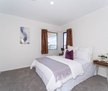 Spacious and Warm Home in New Lynn - Photo 1