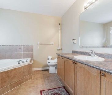 For Lease - 1640 Sarasota Crescent, Oshawa, Ontario - Photo 1