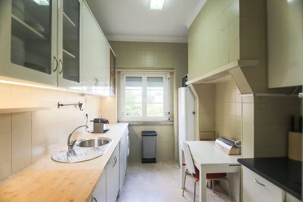 Avenida Rio de Janeiro, Lisbon, Lisbon 1700-356 - Photo 1