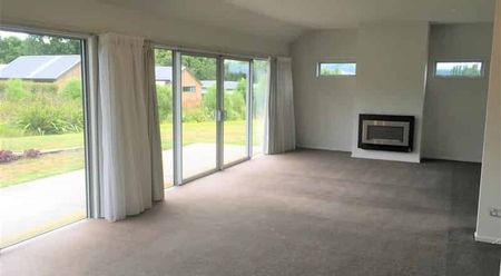 Stylish Home for Rent – Prime Location Near Town & Lake - Photo 3