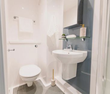 Bronze Studio - Photo 1