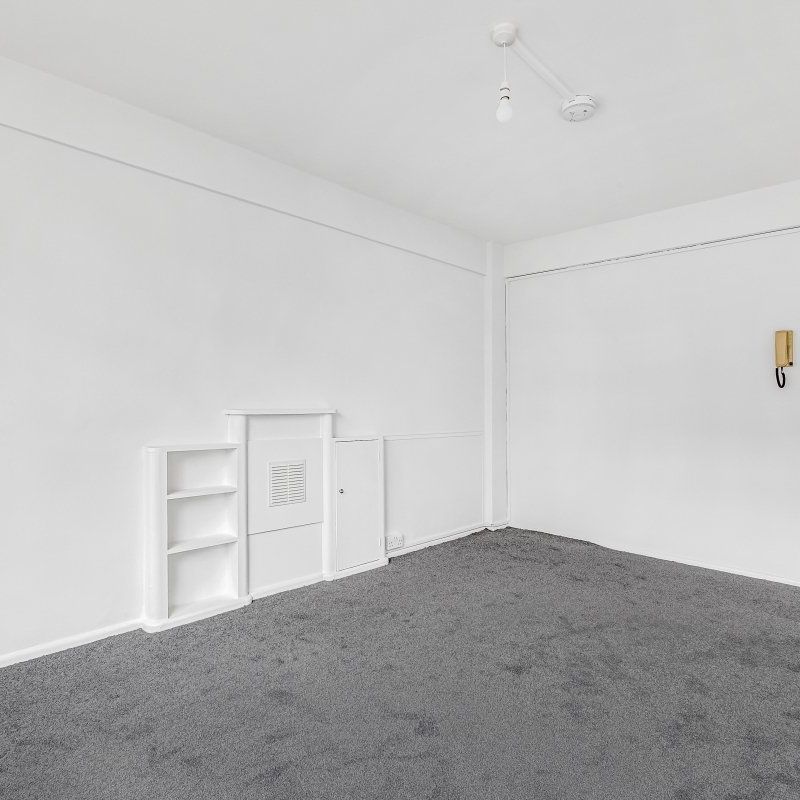 Shepherds Bush Green, London, W12 - Photo 1