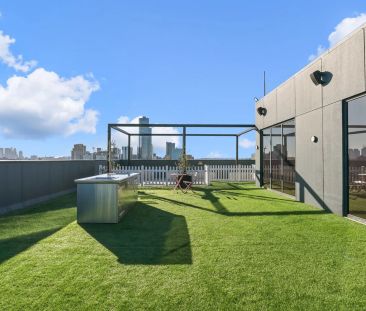 Chic Studio Living in the Heart of Vibrant South Yarra - Photo 1