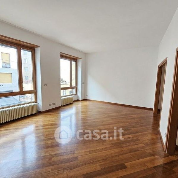 Trilocale in Affitto in Via San Giovanni sul Muro 6 a Milano - Foto 1