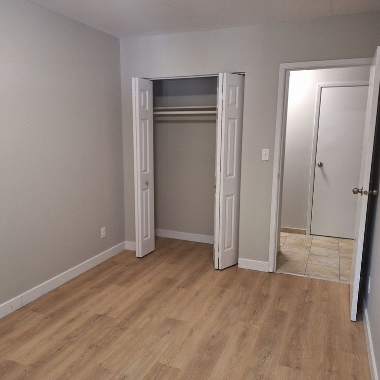 Large Two Bedroom Apartment - Photo 1