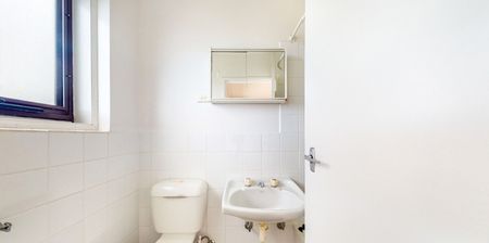 ONE BEDROOM APARTMENT IN CENTRAL LOCATION - Photo 5