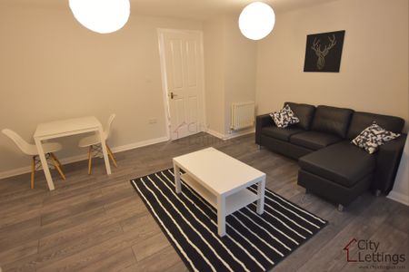 2 Bedroom Ground Floor Flat - Photo 4