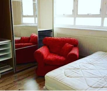 Room in a Shared Flat, Stapleford Close, SW19 - Photo 2