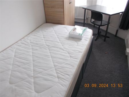 Student Properties to Let - Photo 3